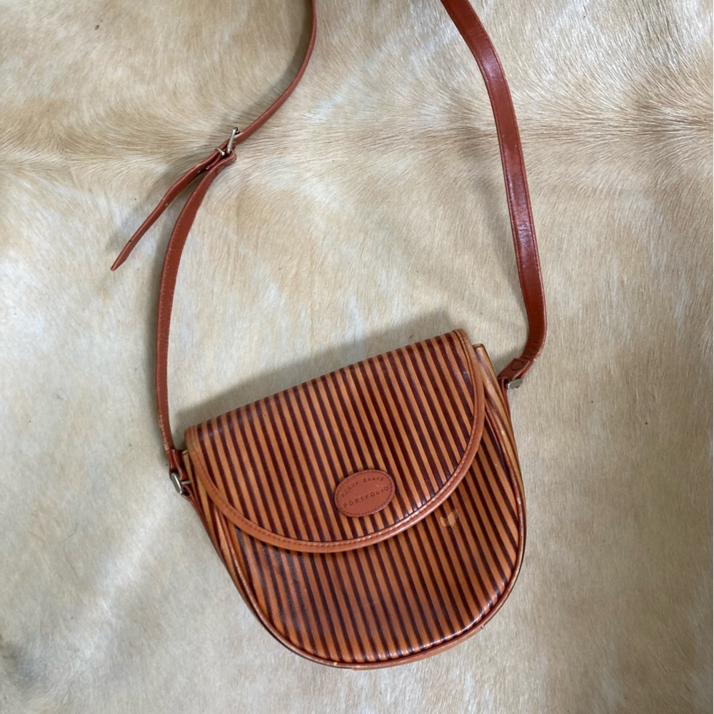 Vintage Perry Ellis portfolio cross body purse